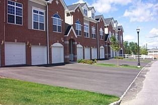 1st image of 915 Balsam Dr