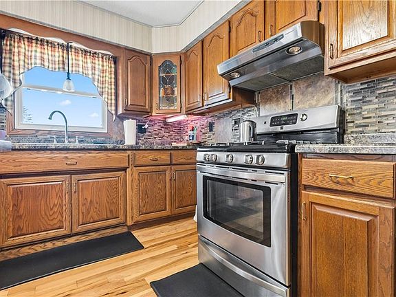 5th image of 2388 10 3/4 Avenue