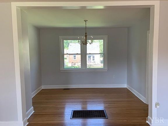 4th image of 1108 Highland Dr