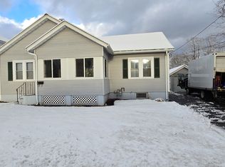 22 Warwick Neck Ave, Warwick, RI 02889