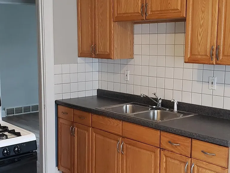 1469 Winton Ave — Photo 13