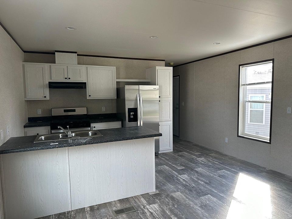 1st image of 165 Rotterdam Ave