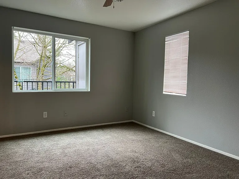 Pointe West Apartments — Photo 9