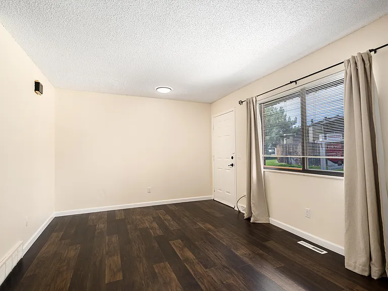 562 Vance St #D-9 — Photo 21