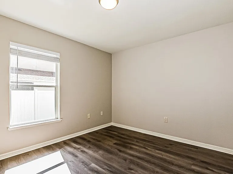801 Clear Brook Ct — Photo 14