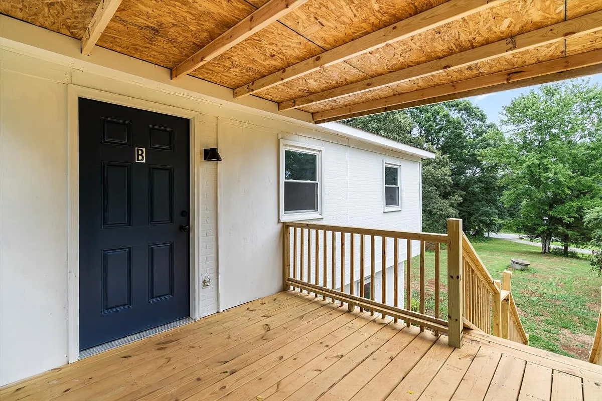 2 bed, 910 sqft, $1,300 — Photo 1