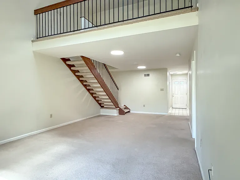 208 Greenview Dr — Photo 15