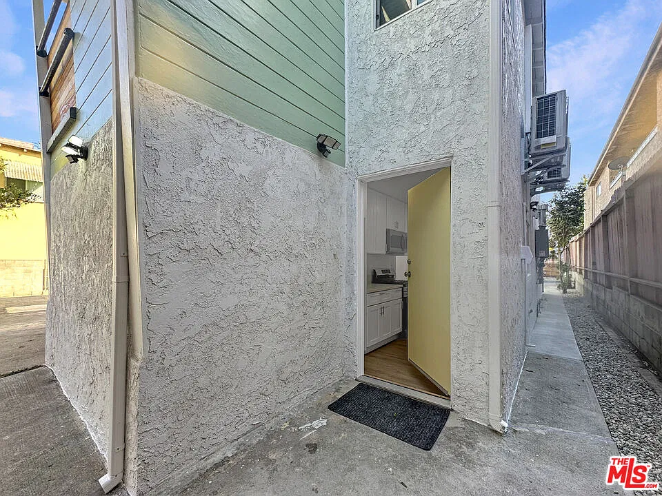 1 bed, 1.0 bath, 495 sqft, $1,895 — Photo 2