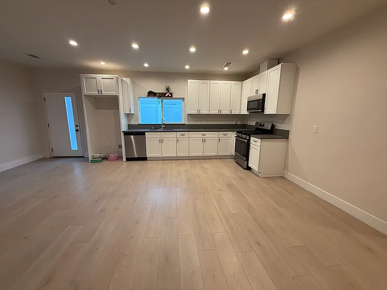 17642 Tribune St — Photo 2