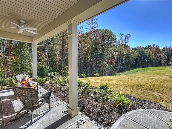 4th image of 1169 Wellington Ave #33