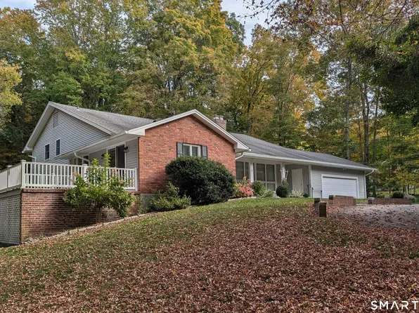 22 Maple Vale Drive, Woodbridge, CT 06525