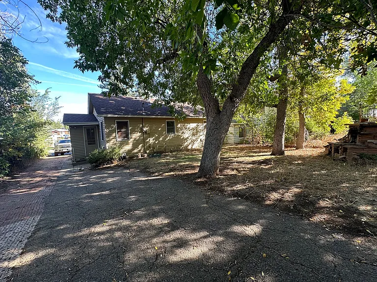 534 Dewey Ave — Photo 13