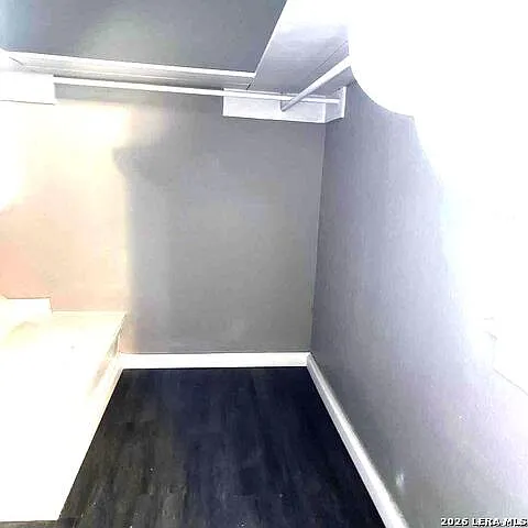 1027 W Mistletoe Ave #2 — Photo 8