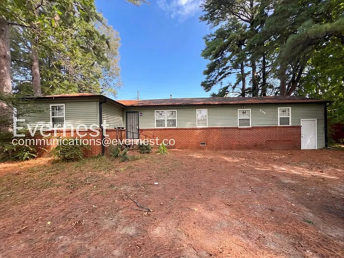 5 bed, 2.0 bath, 1867 sqft, $1,880 — Photo 1