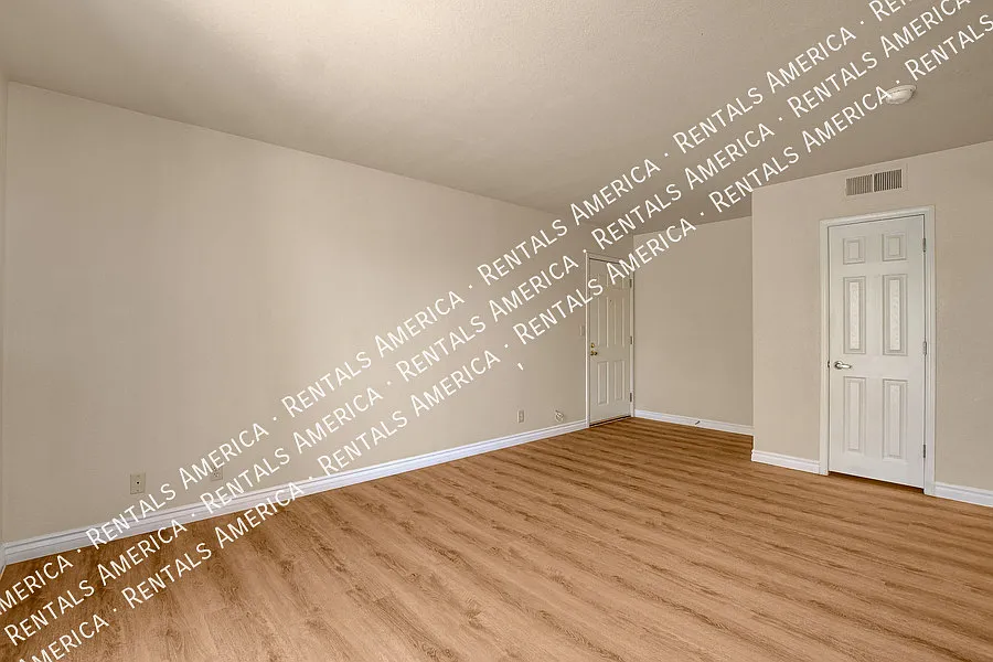 Welcome Home! Cozy 1 Bed, 1 Bath Condo In Guard Gated Sw Community! — Photo 3