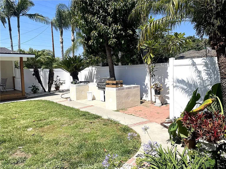 9488 Foster Rd — Photo 37
