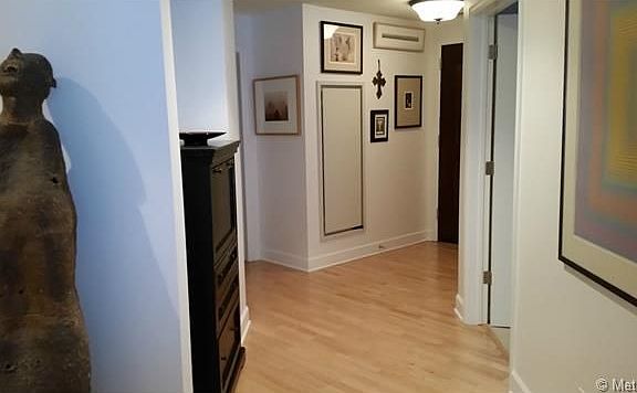 3rd image of 1650 N Fillmore St #307