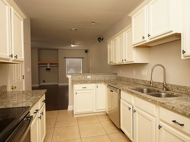 125 Farrah Ave — Photo 14