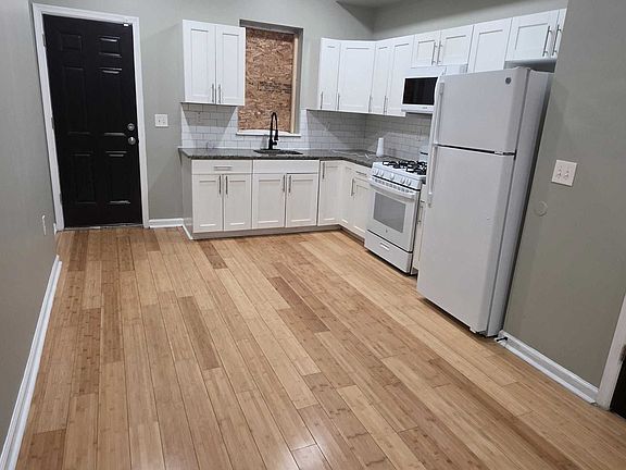 3rd image of 2205 E Federal St