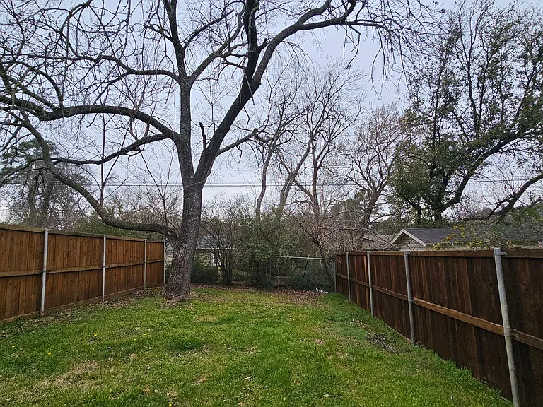 2115 Glenwood Ln — Photo 22