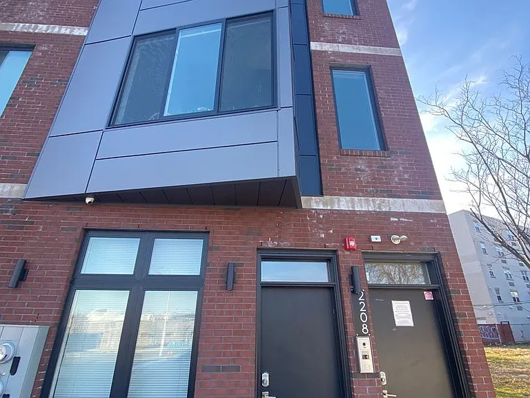 2206-2208 Ridge Ave — Photo 7