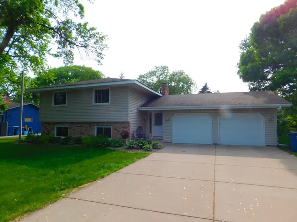 24 W Golden Lake Rd, Circle Pines, MN 55014