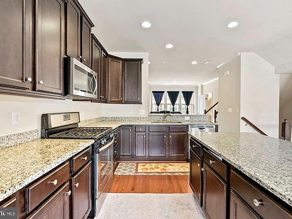 3rd image of 8812 Sweet Rose Ct