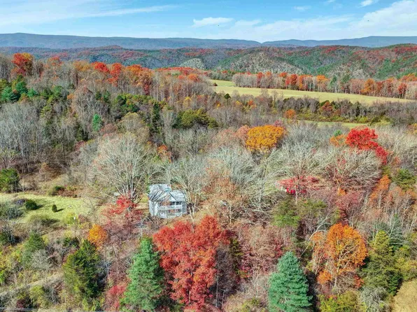 26 Vineyard Dr, Millboro, VA 24460