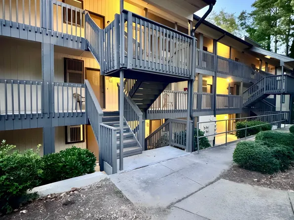 3047 Huntleigh Dr, Raleigh, NC 27604