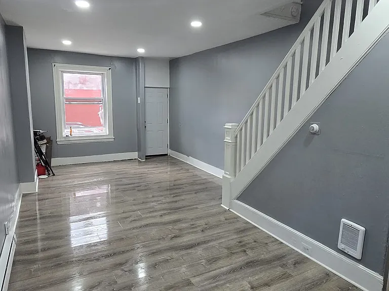 3513 Dillman St — Photo 1
