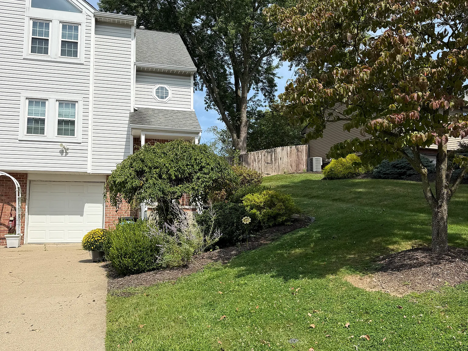 2 bed, 2.5 bath, 1178 sqft, $1,600 — Photo 1