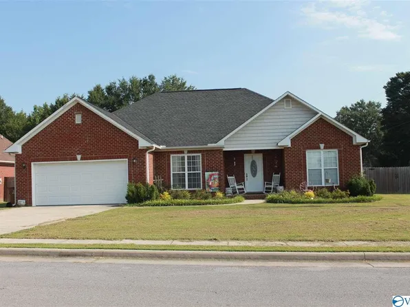 1301 Gypsy Trl SW, Hartselle, AL 35640