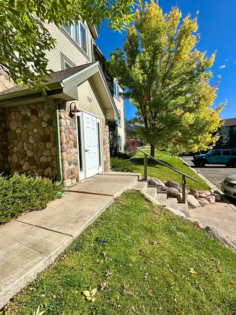 3 Bedroom 2 Bath Condo in New Castle — Photo 1