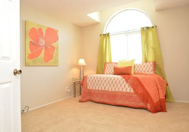 570 Altamont Dr — Photo 8