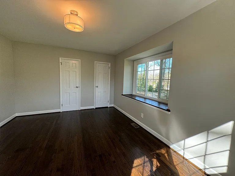 1002 S Main St — Photo 9