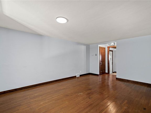 3rd image of 2030 Wesley St
