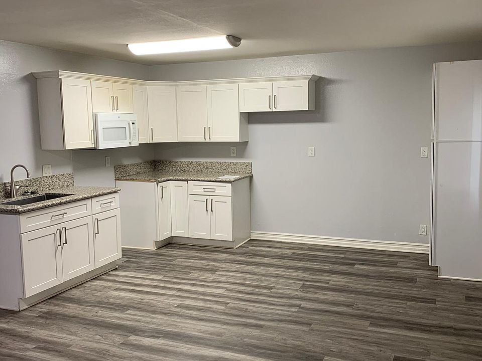 1st image of 2806 W Victory Blvd APT C