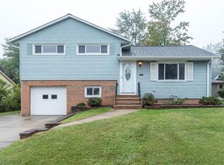 3485 Hetzel Dr, Parma, OH