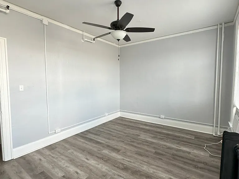 607 E 5th St #15 — Photo 21