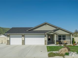 110 Sarah Dr, Wenatchee, WA 98801