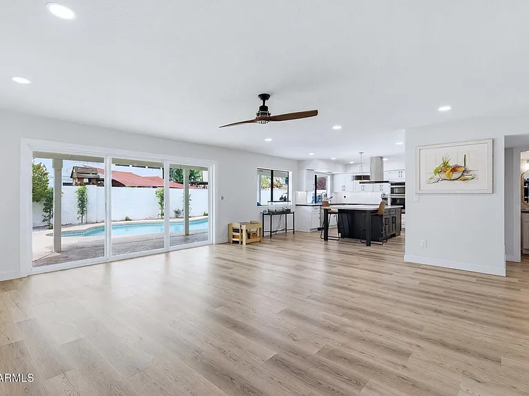 1506 E Edgewater Dr — Photo 4