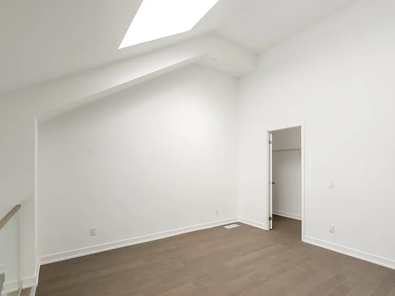 31 Huron St — Photo 8