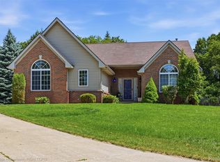 217 Crystal Ct, Howell, MI 48843