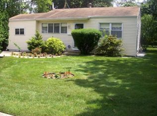 20 19th Ave, Bay Shore, NY 11706
