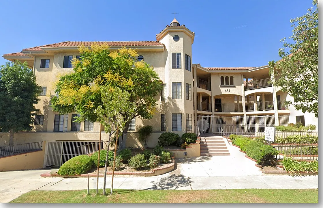 Hawthorne Manor — Photo 1