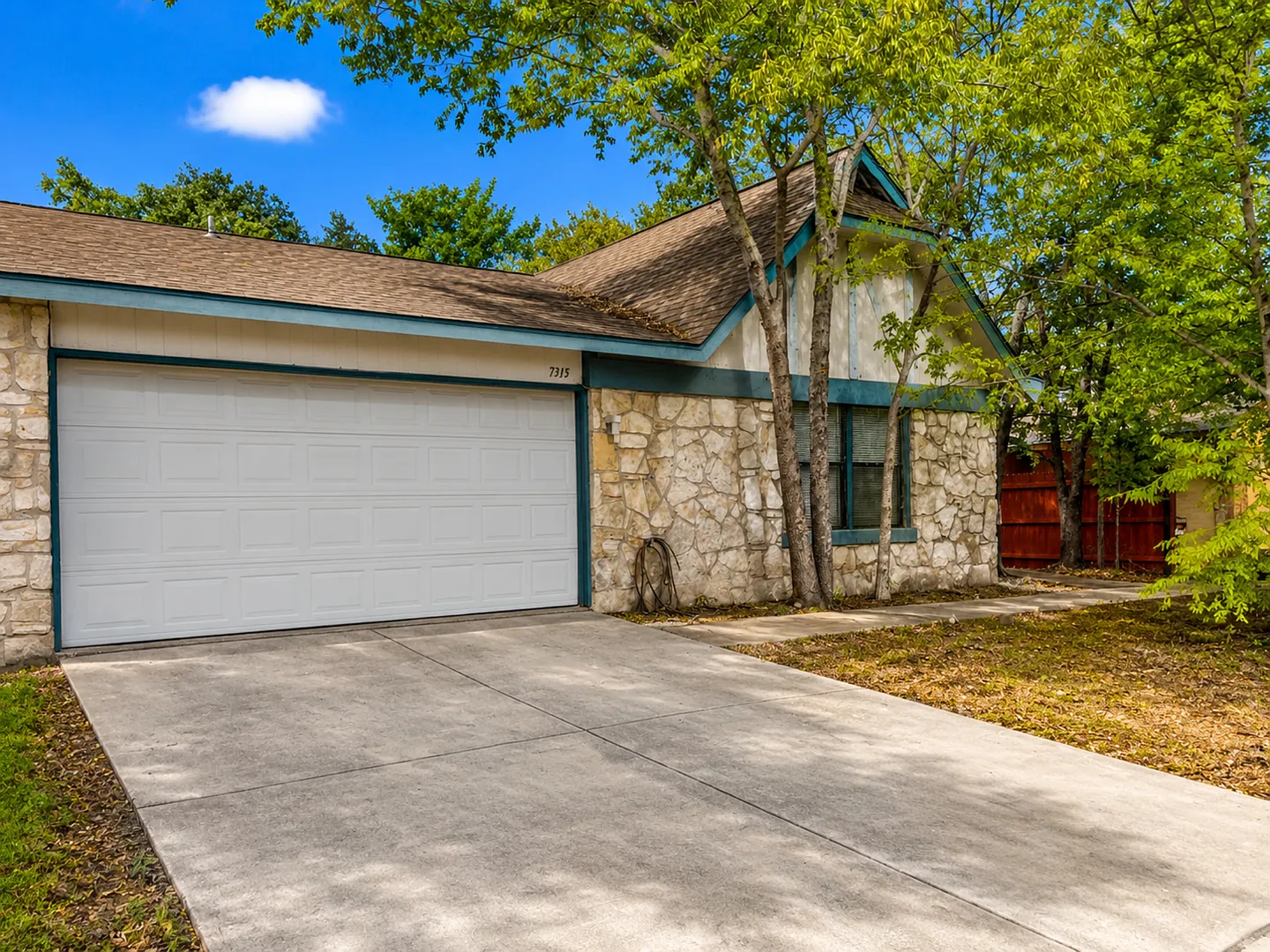 Move-In Special. off the first full month's rent with a 12-month lease. — Photo 2