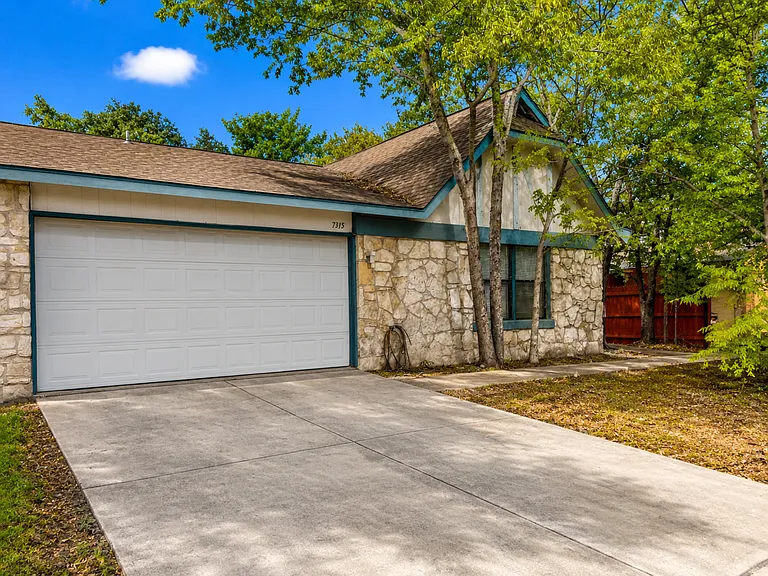 7315 Ridge Bch — Photo 2