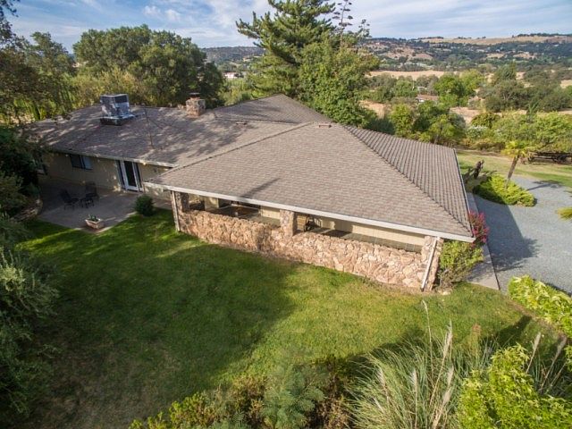 1st image of 881 Vineyard Hill Dr