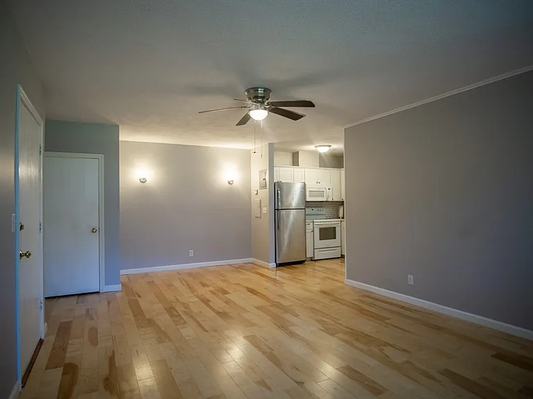 3 Tara Dr #4 — Photo 3