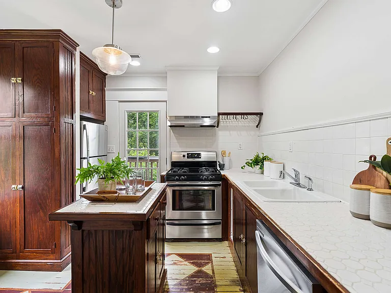 15 Branham St NE — Photo 12